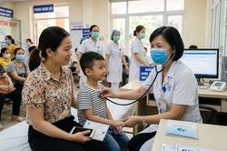 6 th&aacute;ng đầu năm 2026: Số người tham gia bảo hiểm y tế đạt kỷ lục, với gần 99 triệu người