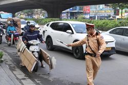 Xử lý nghiêm hành vi che khuất biển kiểm soát xe máy tại Hà Nội