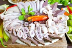 Lòng lợn hấp dẫn nhưng 6 nhóm người nên hạn chế, ăn nhiều có thể gây hại sức khỏe