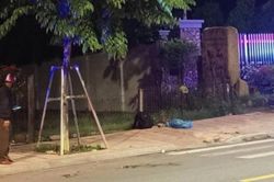Phát hiện bé gái sơ sinh tử vong trong giỏ xách để bên vệ đường