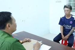Thanh ni&ecirc;n mang dao đi trả th&ugrave; kh&ocirc;ng được, quay sang cướp điện thoại của người d&acirc;n