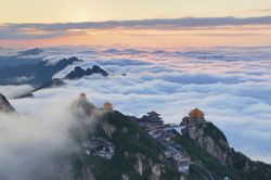 Khu du lịch Trung Quốc tuyển 'người ngắm mây', trả lương hơn 230 triệu đồng/tháng