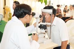 Việt Nam có 2 triệu người mù lòa, 70% bắt nguồn từ thói quen chủ quan này