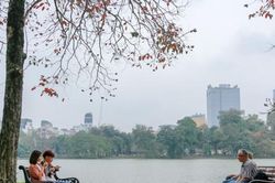 Hà Nội ngày nắng, chiều tối mưa rào rải rác