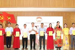 Xã Bất Bạt công bố các quyết định thành lập Ban Công tác Mặt trận sau sáp nhập thôn