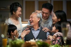 Đi qua nửa đời người mới hiểu: Người có phúc thật sự thường lặng lẽ giấu kín 3 điều này