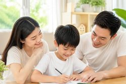 Một kiểu yêu con của cha mẹ tưởng tốt hóa ra còn nguy hiểm hơn cả đòn roi