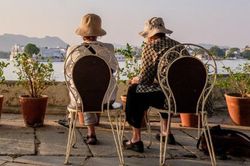 Về già mới hiểu: Có một điều về con cái càng khoe càng dễ rước họa