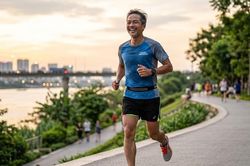Đang uống thuốc hạ huyết áp nên chạy bộ thế nào cho an toàn?