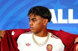Yamal tuy&ecirc;n bố đanh th&eacute;p trước b&aacute;n kết World Cup với Ph&aacute;p