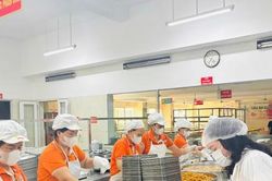 N&acirc;ng mức hỗ trợ bữa ăn b&aacute;n tr&uacute;: Tăng kinh ph&iacute; phải đi đ&ocirc;i với n&acirc;ng chất lượng