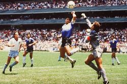 Argentina chọn 'áo may mắn' đấu tuyển Anh