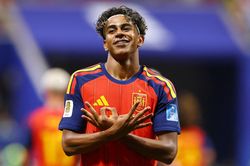 Yamal sắp làm điều Messi, Ronaldo đều không có ở tuổi 19
