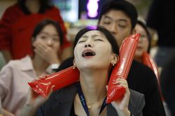 Công ty ở TP.HCM, Hà Nội 'phá lệ' vì World Cup