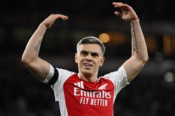 Trossard rời Arsenal