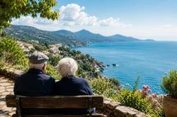 Bí quyết của những người sống thọ hơn 100 tuổi ở 'vùng xanh' Italia
