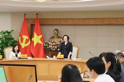 Phó Thủ tướng Phạm Thị Thanh Trà yêu cầu siết chặt an toàn thực phẩm tại trường học, xử lý vi phạm không có vùng cấm
