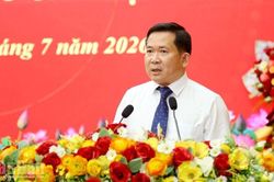 Trung tướng Đinh Văn Nơi giữ chức Ph&oacute; B&iacute; thư Tỉnh ủy An Giang, ki&ecirc;m B&iacute; thư Đảng ủy đặc khu Ph&uacute; Quốc