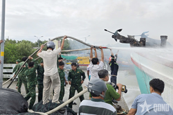 Bộ đội Biên phòng TP Hồ Chí Minh phối hợp khống chế vụ cháy tàu tại xã Cần Giờ