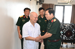 Đại tướng Nguyễn T&acirc;n Cương tri &acirc;n c&aacute;c đồng ch&iacute; nguy&ecirc;n l&atilde;nh đạo Đảng, Nh&agrave; nước, Qu&acirc;n đội