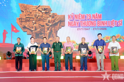Thượng tướng Lê Quang Minh dự Lễ thắp nến tri ân và chương trình nghệ thuật 'Tiếp nối huyền thoại - Khát vọng non sông'