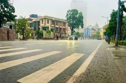 Nam bộ tiếp tục có nhiều ngày mưa dông, nền nhiệt vẫn cao hơn trung bình nhiều năm