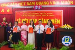 Hai học sinh Trường THPT Phước Long vinh dự đứng vào hàng ngũ của Đảng