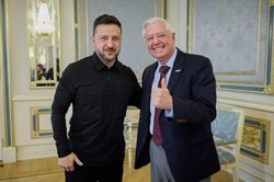 Ukraine hụt hẫng vì mất chỗ dựa quan trọng ngay cạnh Tổng thống Mỹ Trump