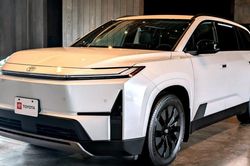 SUV điện 7 chỗ của Toyota lỡ hẹn ra mắt