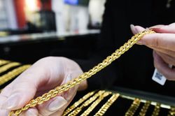 Gi&aacute; v&agrave;ng h&ocirc;m nay (14/7): Tiếp tục giảm mạnh