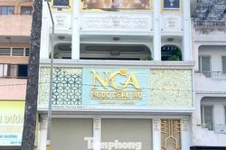 Tiệm vàng của 3 bà chủ doanh nghiệp bị khởi tố đồng loạt 'cửa đóng then cài'