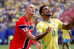 Tuyển Brazil 'mất tích', Tổng thống bức xúc