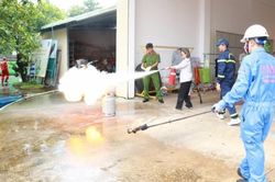 Nhà máy Đạm Cà Mau tổ chức huấn luyện PCCC và CNCH, nâng cao năng lực ứng phó sự cố