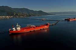 Iran b&iacute; mật chuyển 12 triệu th&ugrave;ng dầu trước khi Mỹ t&aacute;i phong tỏa