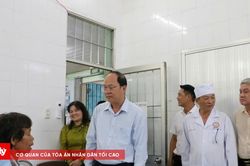 Bí thư Tỉnh ủy Cà Mau thăm hỏi bệnh nhân bị thương do dông lốc