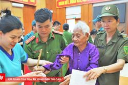 Những cuộc chờ đợi kéo dài gần một đời người