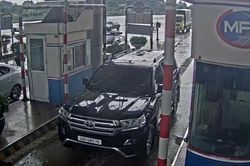 Chủ xe Land Cruiser phản bác nghi vấn gắn biển giả xe Lexus để sài chùa phí ETC