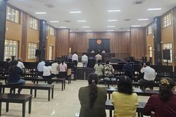 Cựu Gi&aacute;m đốc Bệnh viện Đa khoa v&ugrave;ng T&acirc;y Nguy&ecirc;n v&agrave; 2 thuộc cấp l&atilde;nh &aacute;n