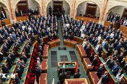 Hungary th&ocirc;ng qua sửa đổi hiến ph&aacute;p, chấm dứt nhiệm kỳ Tổng thống Tam&aacute;s Sulyok