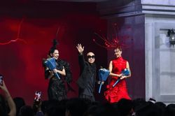 Dấu ấn haute couture từ Singapore trên sàn diễn thời trang Việt Nam