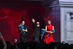 Dấu ấn haute couture từ Singapore tr&ecirc;n s&agrave;n diễn thời trang Việt Nam