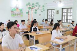 T&aacute;ch kỳ thi tốt nghiệp v&agrave; đại học: Cần c&oacute; kỳ thi tuyển sinh theo chuẩn chung