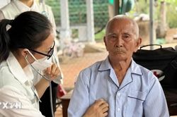 Th&agrave;nh phố Hồ Ch&iacute; Minh: Y tế cơ sở gặp kh&oacute; do thiếu nh&acirc;n sự