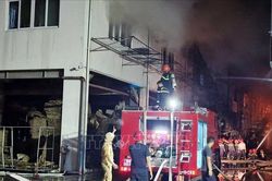 Thanh Hóa: Xuyên đêm dập tắt đám cháy tại khu Công nghiệp Tây Bắc Ga