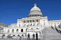 Thượng viện Mỹ làm việc trở lại, Tổng thống Trump đối mặt bài toán khó