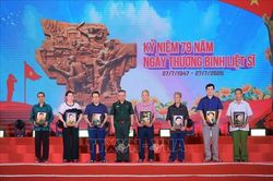 Lan tỏa th&ocirc;ng điệp 'Tiếp nối huyền thoại - Kh&aacute;t vọng non s&ocirc;ng' từ Nghĩa trang Liệt sĩ quốc gia Vị Xuy&ecirc;n