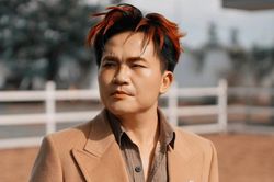 Nam nghệ sĩ đa tài, sống độc thân kín tiếng và quyết định bất ngờ ở tuổi 48