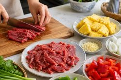 Đừng thấy thịt bò bổ mà vô tư ăn, 5 nhóm người này cần biết để tránh ảnh hưởng sức khỏe