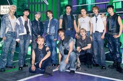 13 thành viên SEVENTEEN chính thức gia hạn hợp đồng với Pledis Entertainment