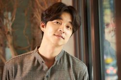 Gong Yoo ngại ngùng trước lời tỏ tình của fan kém gần 30 tuổi